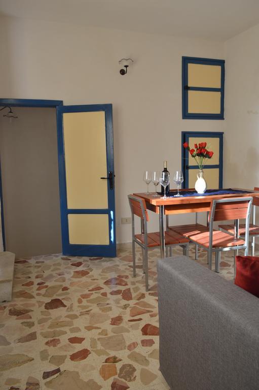Don Vito'S Apartments Castellammare del Golfo Szoba fotó